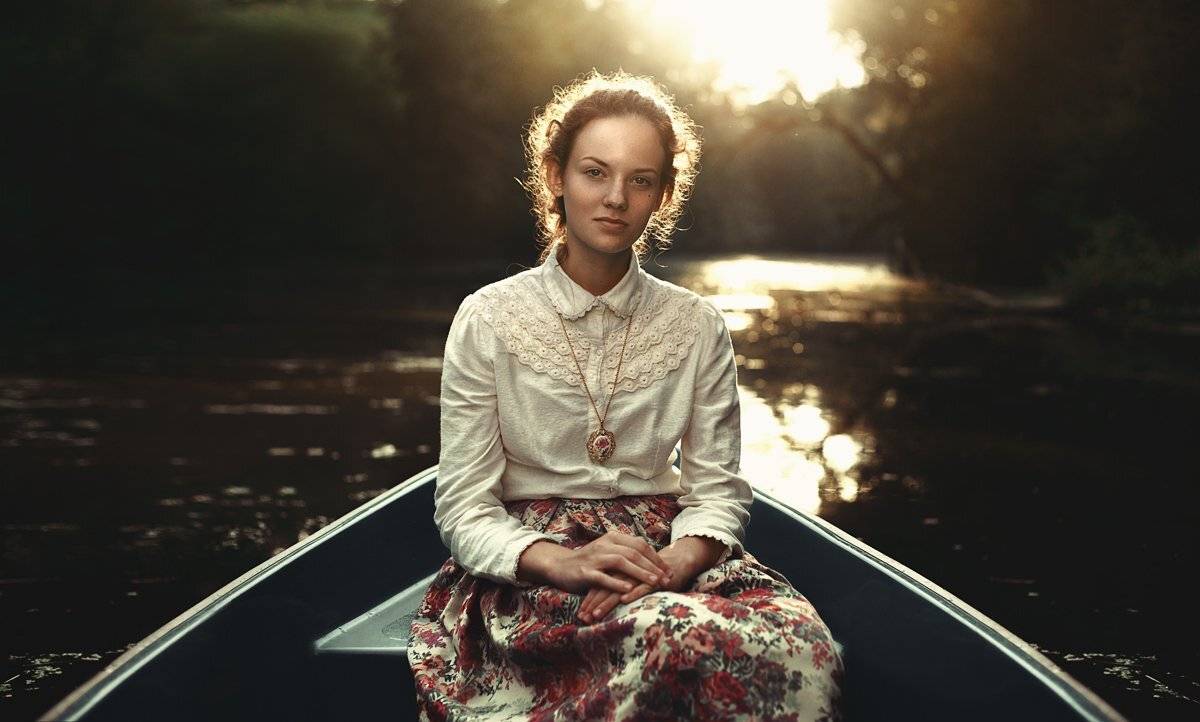 Золотой час, Лодка, На закате, Против солнца, Река, Фото летом, Яркий свет, Маховицкая Кристина