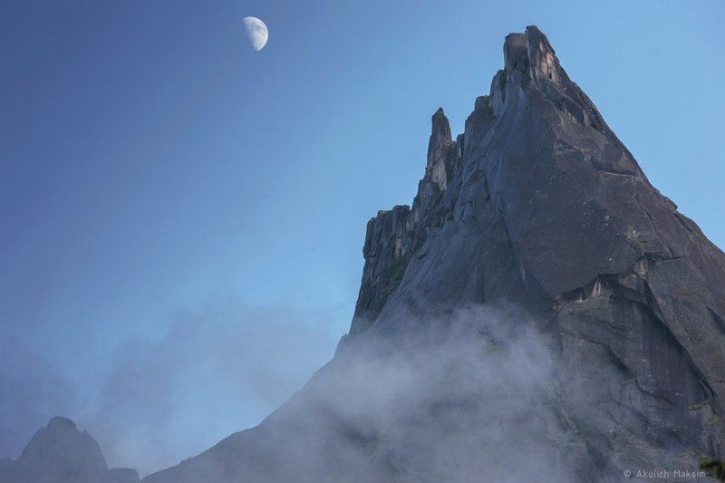 Ергаки, Красноярский край, Луна, Парабола На темной стороне Луны. фото превью