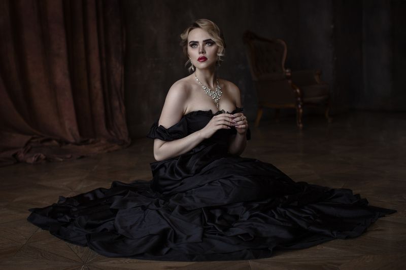 #портрет, #женскийпортрет, #студийныйпортрет, #студийнаясъемка, #естественноеосвещение, #светотокна После бала фото превью