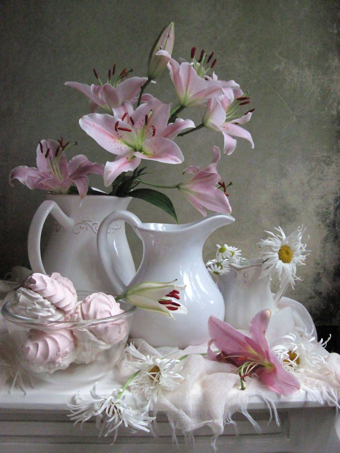 цветы, букет, лилии, восточная лилия, ромашки, зефир, кувшины. фруктовница, Наталия Тихомирова