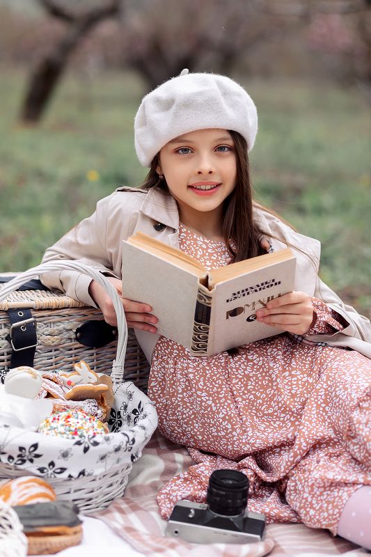 дети прогулка девочка персиковый сад  Весенняя прогулка фото превью