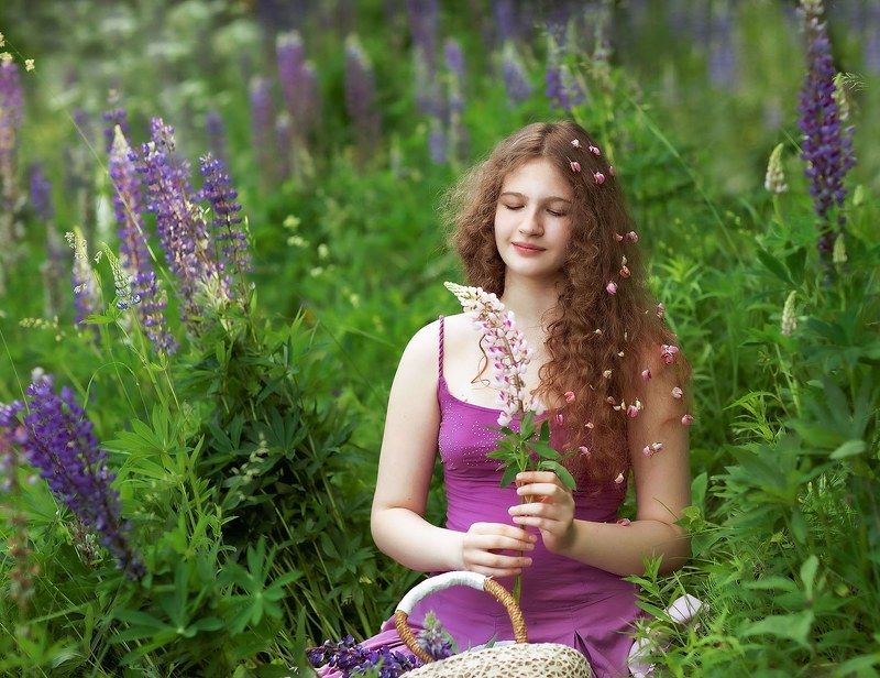 девушка,люпины,лето, настроение, girl, beautiful, flowers, summer, nature Люпиновое лето фото превью