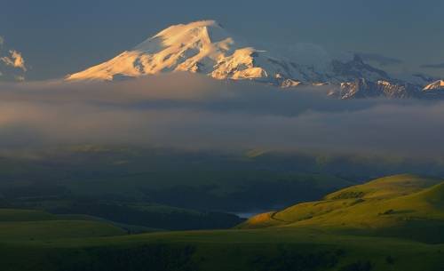 Вставало солнце