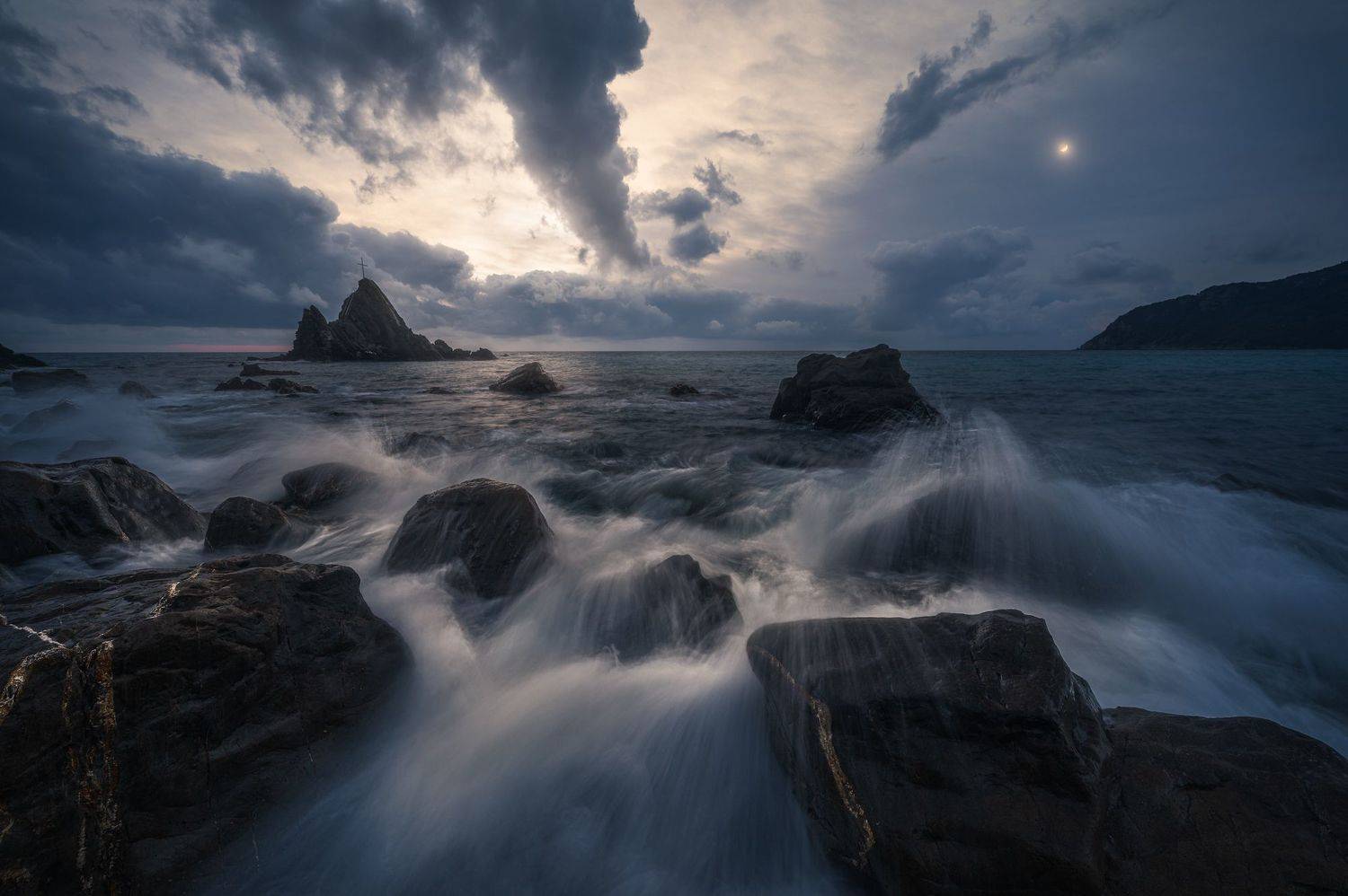 Landscape seascape longexpo sea mood bluehour moon sunset, Stefano Balma