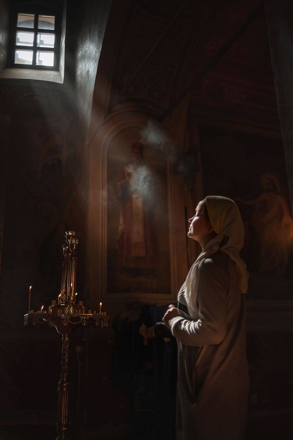 лучи, свет, женщина, портрет, храм, церковь, Лариса Фомина