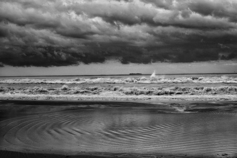 black and white, landascape, clouds, seascape, waves, sky, beache Sea ​​abroad фото превью