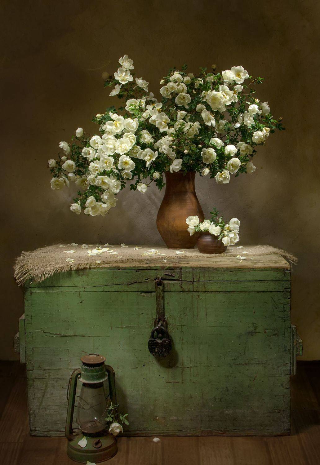 натюрморт, сундук, шиповник, керосинка, Феденкова Татьяна