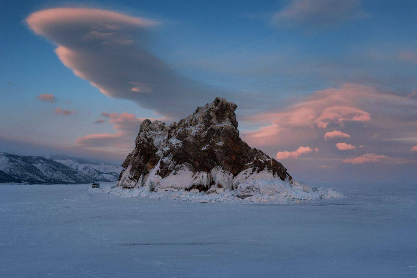 байкал, остров ижилхей, синий час, Кетова Вера