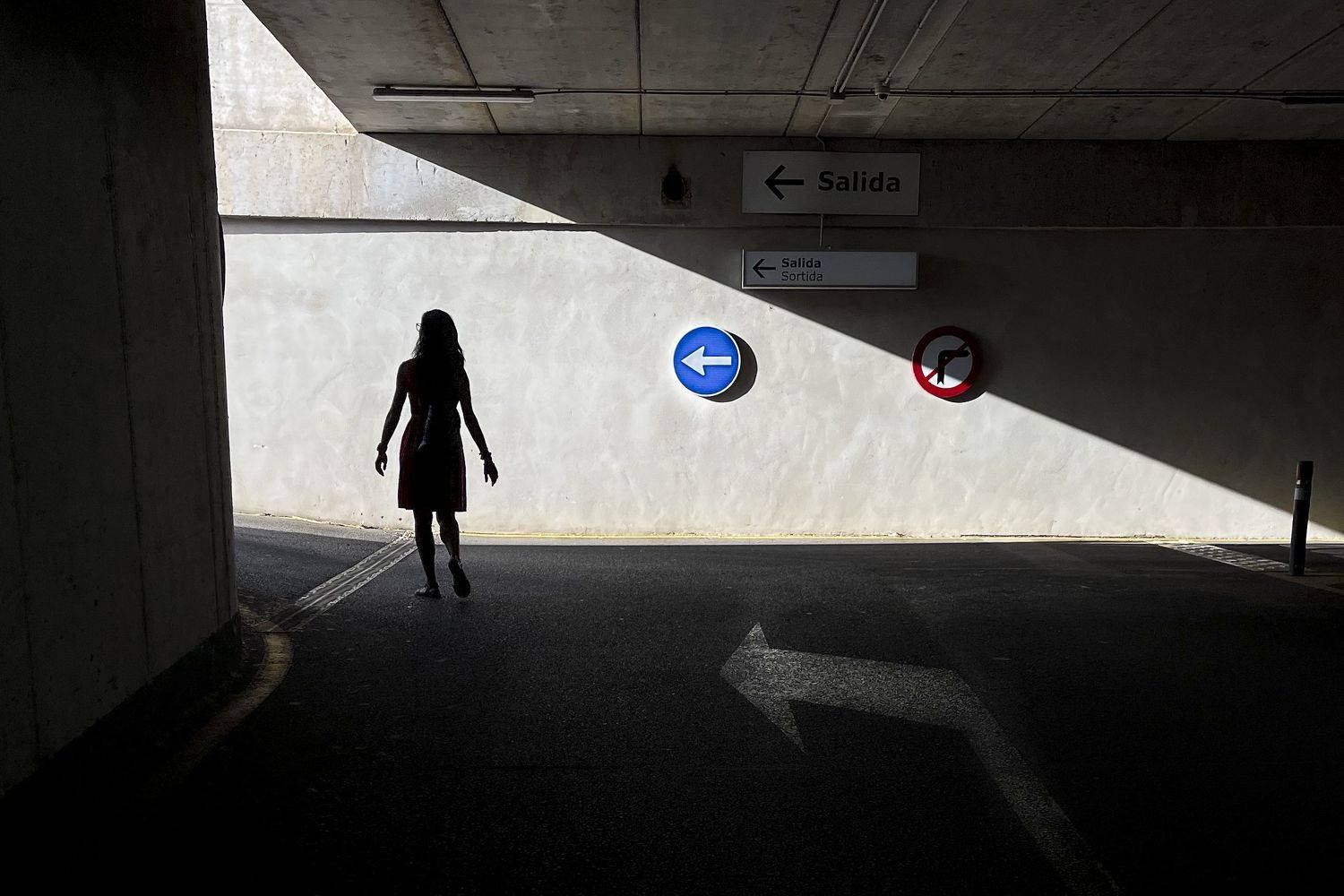 Streetphotography, street photo, urban, people, low key, street photo, street photography,silhouette, Pablo Abreu