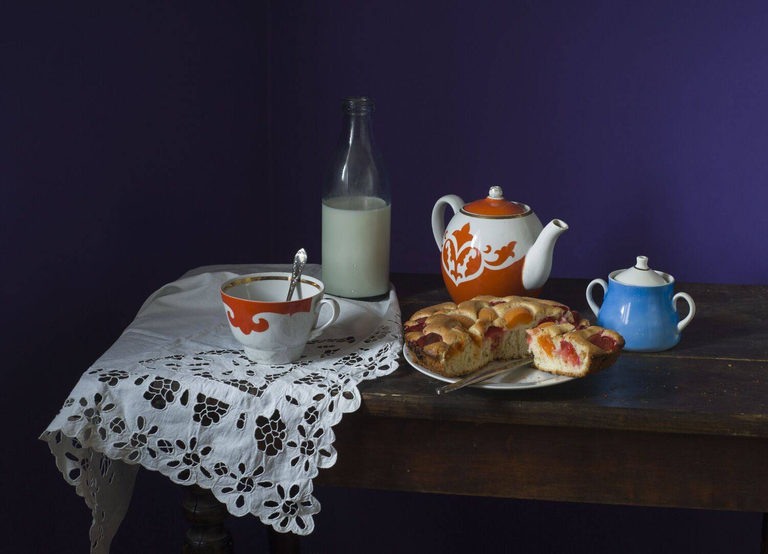 пирог, молочная бутылка, чайник, чашка, Оксана Евкодимова