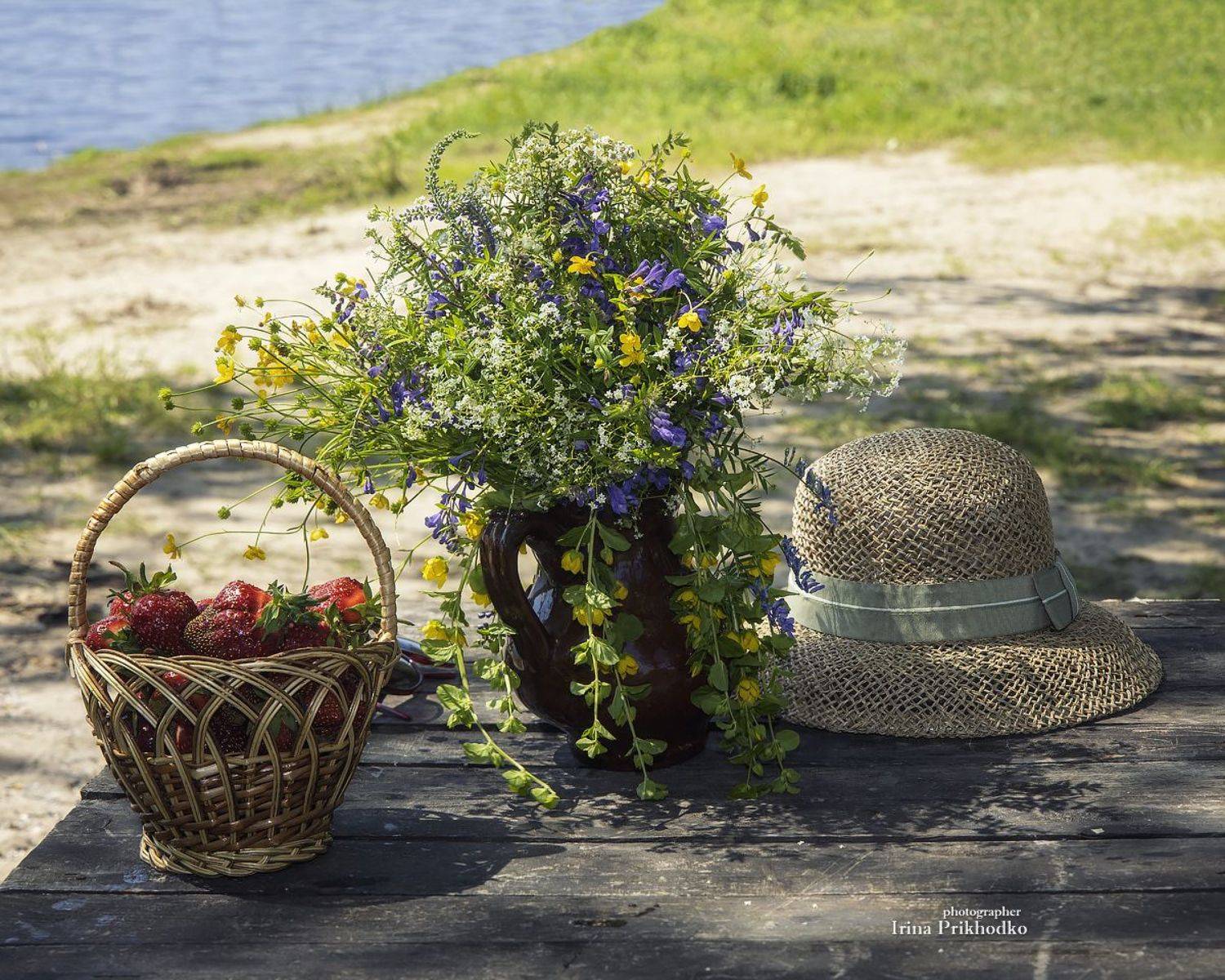 натюрморт, пленэр, лето, река, клубника, полевые цветы, букеты, Приходько Ирина