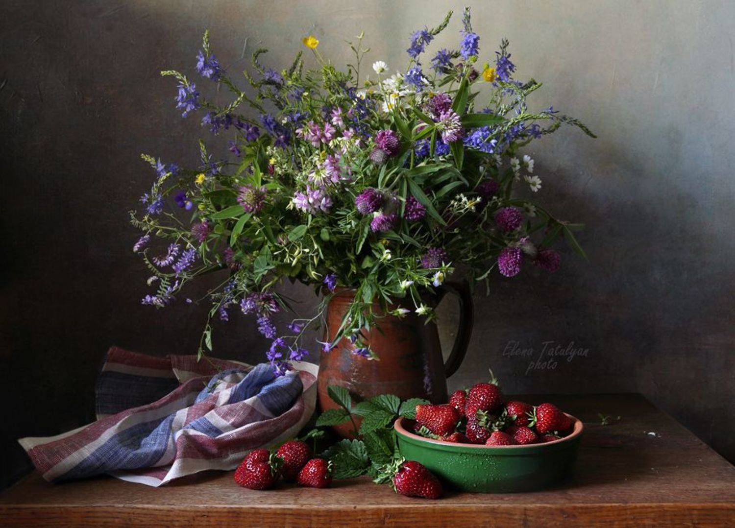 клубника, букет цветов, Елена Татульян