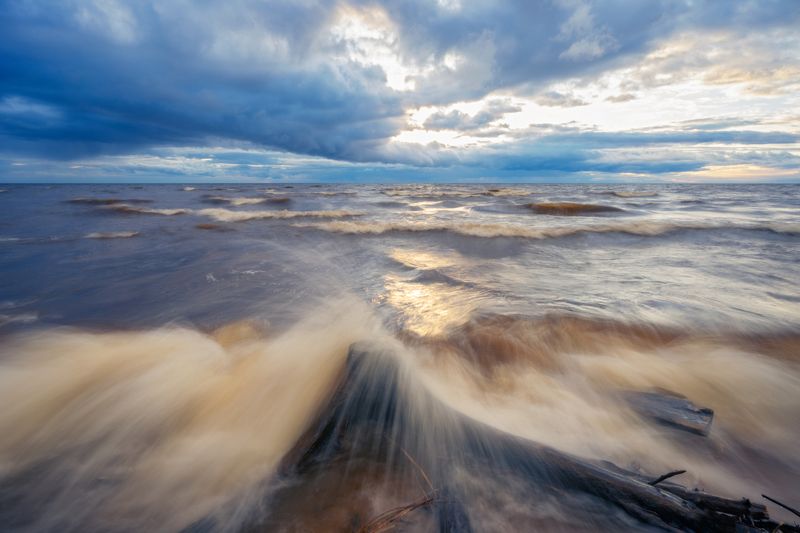 Вечер, закат, рыбинское водохранилище, море, волны, шторм, ветер, коряга, Ярославская область, Рыбинск, Рыбинка Море Волнуется раз.. фото превью