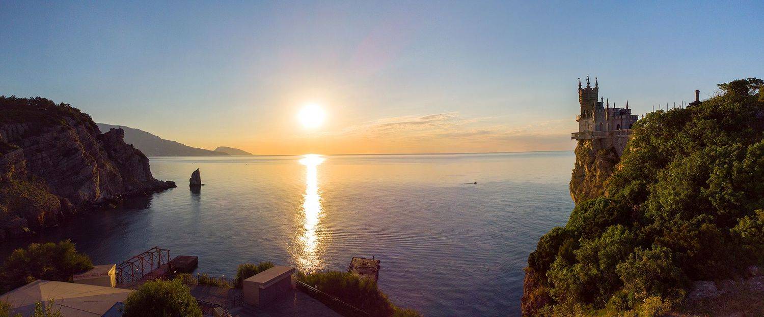 замок ласточкино гнездо, скала парус крым, скала парус, ялта, крым, ласточкино гнездо, мисхор, ай-тодор, ялтинский залив, черное море, пляж, волна, море, лагуна, залив, пейзажи крыма, аю-даг, аврорина скала, Titov Serge