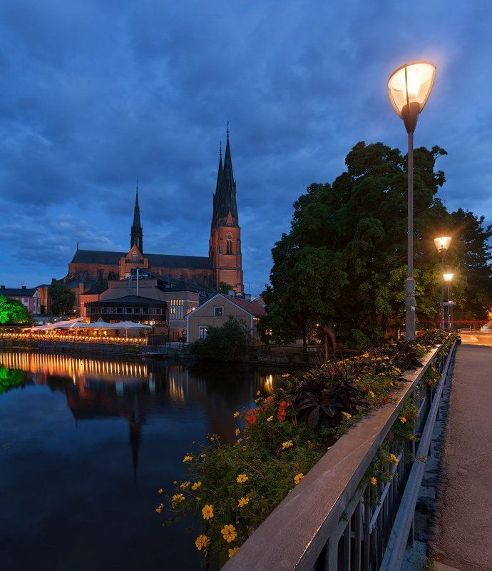 sverige, sweden, uppsala, uppsala domkyrka, набережная, уппсала, швеция Кафедральный собор Уппсалы фото превью