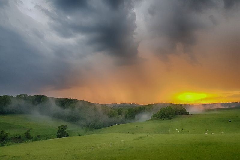 Грозовые облака фото превью