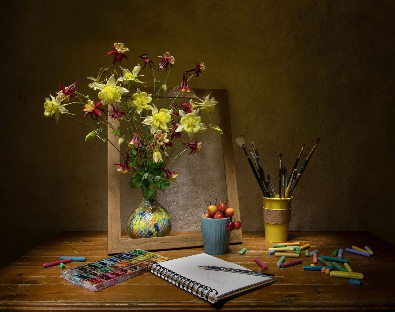 натюрморт, аквилегия, краски, мелки, рама, Феденкова Татьяна