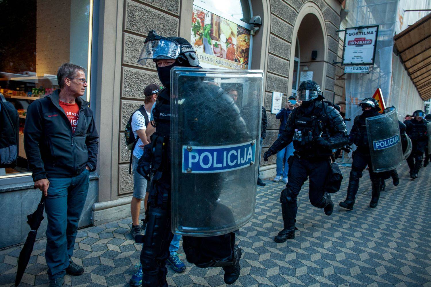 photojournalism journalism press looklikewarzone photojournalistslife, Ga&scaron;per Le&scaron;nik