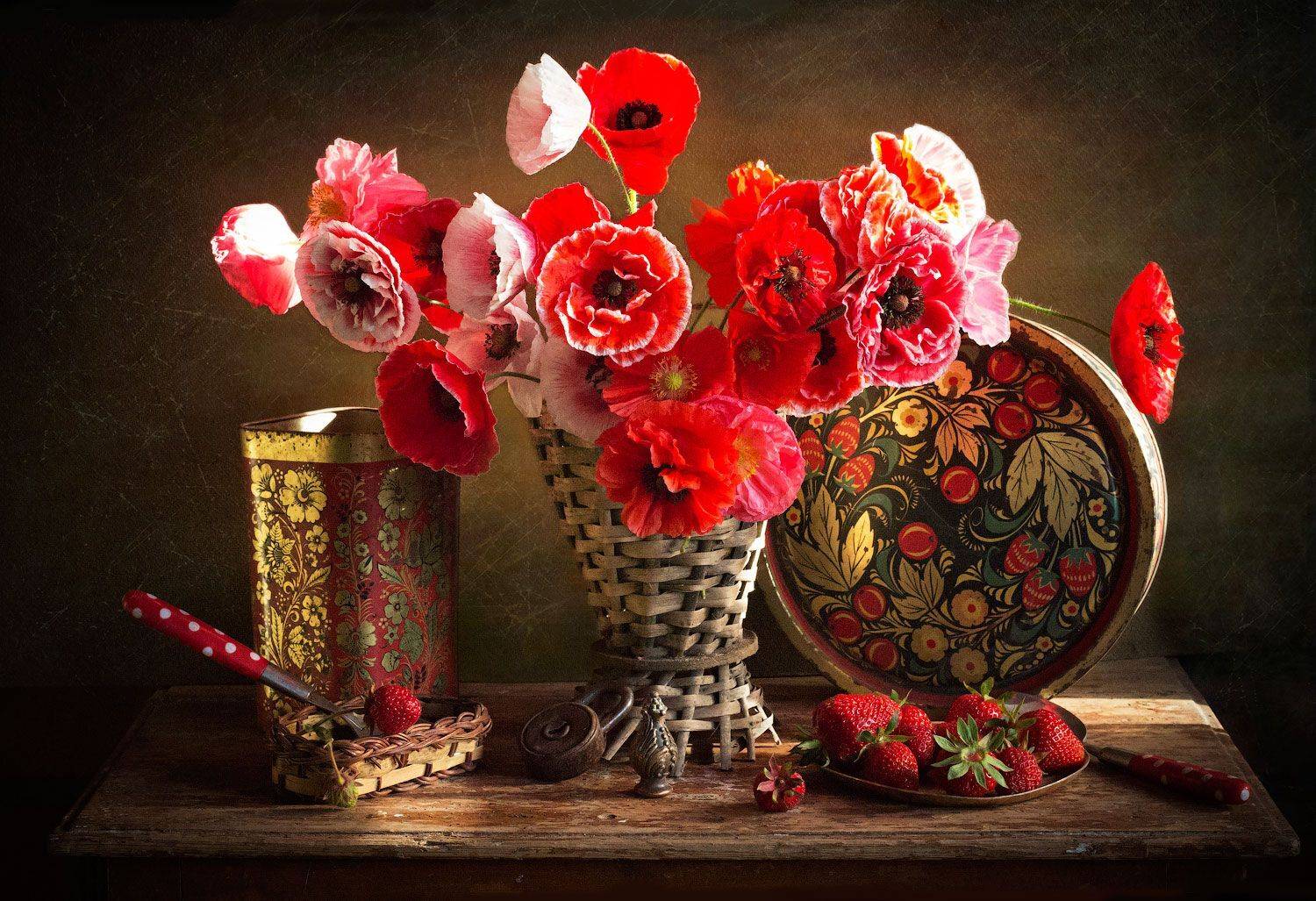 натюрморт, букет цветов, маки, клубника, лето, Лионелла Зимина