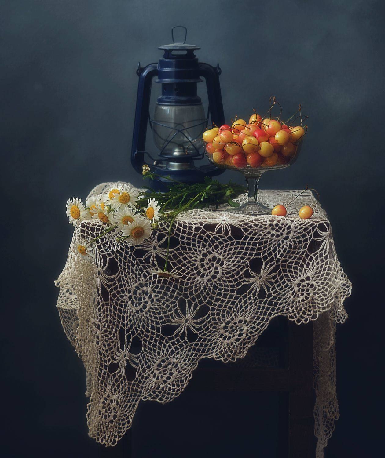 натюрморт,композиция,черешня,лампа,лето,ягоды,кружево, Наталия К
