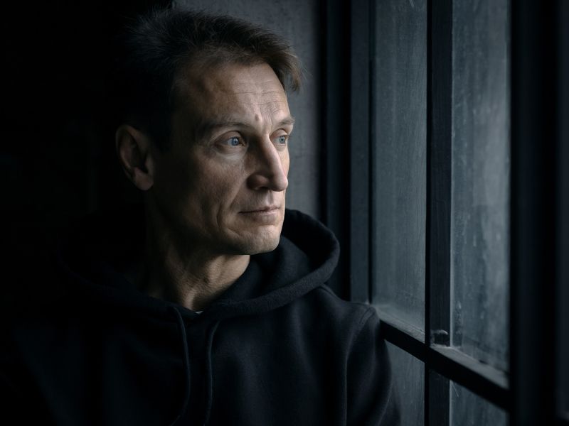 #портрет, #мужскойпортрет, #студийныйпортрет, #характер, #студийнаясъемка, #естественныйсвет, #естественноеосвещение Размышления у окна фото превью