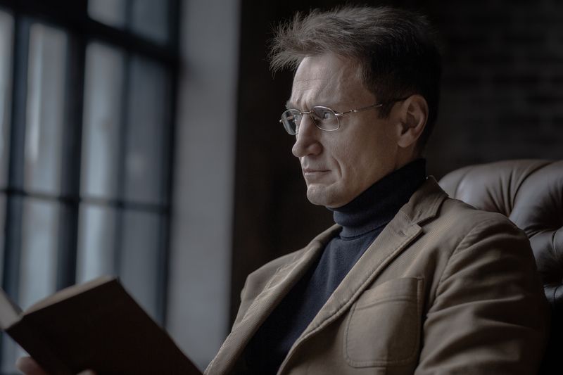 #портрет, #мужскойпортрет, #студийныйпортрет, #характер, #студийнаясъемка, #естественныйсвет, #естественноеосвещение Книги заставляют задуматься... фото превью