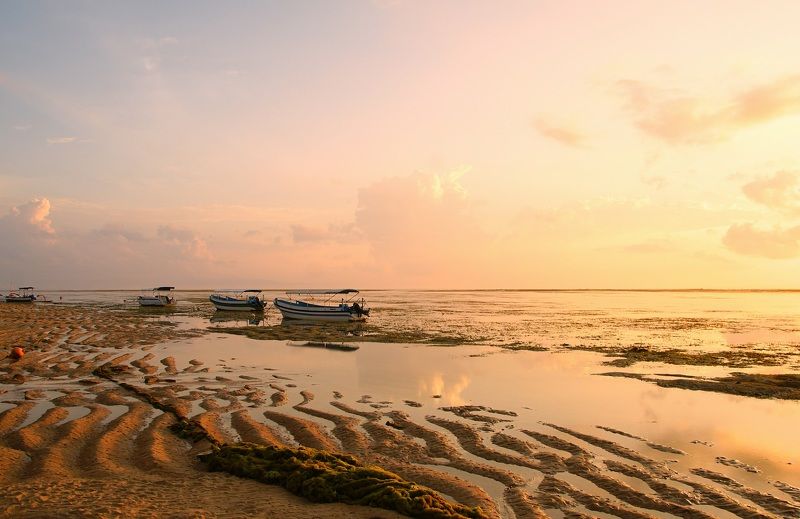 orange, morning, sunrise, dawn, sun, light, shore, ocean, sea, boat, jukung, low tide, landscape, horizon, nature Gentle morning фото превью