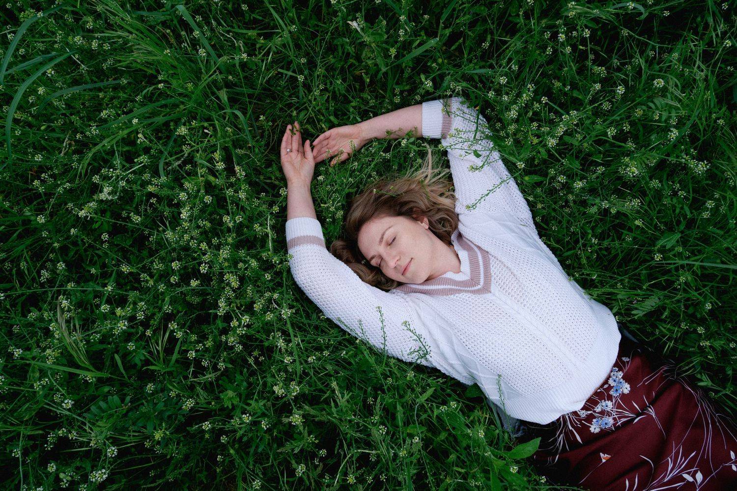 портрет, цветы, трава, Елена Шевченко