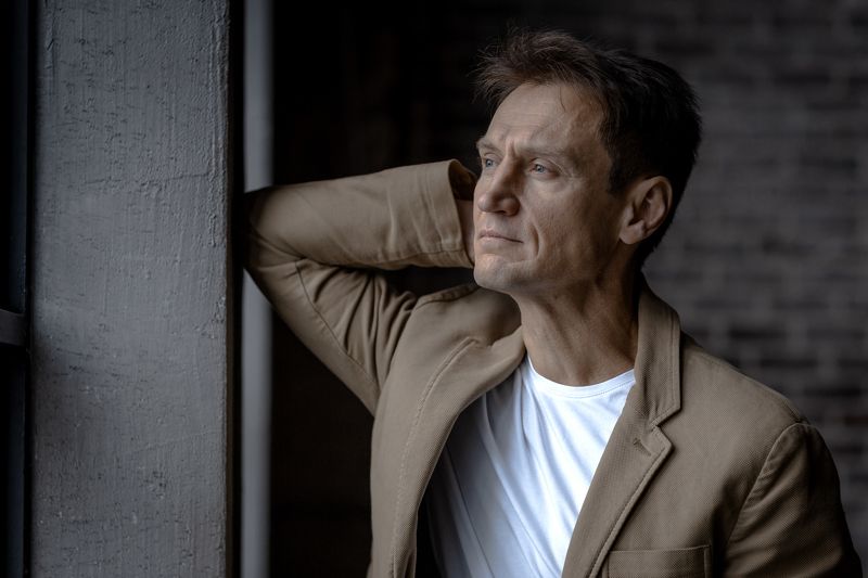 #портрет #мужскойпортрет #студийныйпортрет #характер #студийнаясъемка #естественныйсвет #естественноеосвещение Воспоминания фото превью