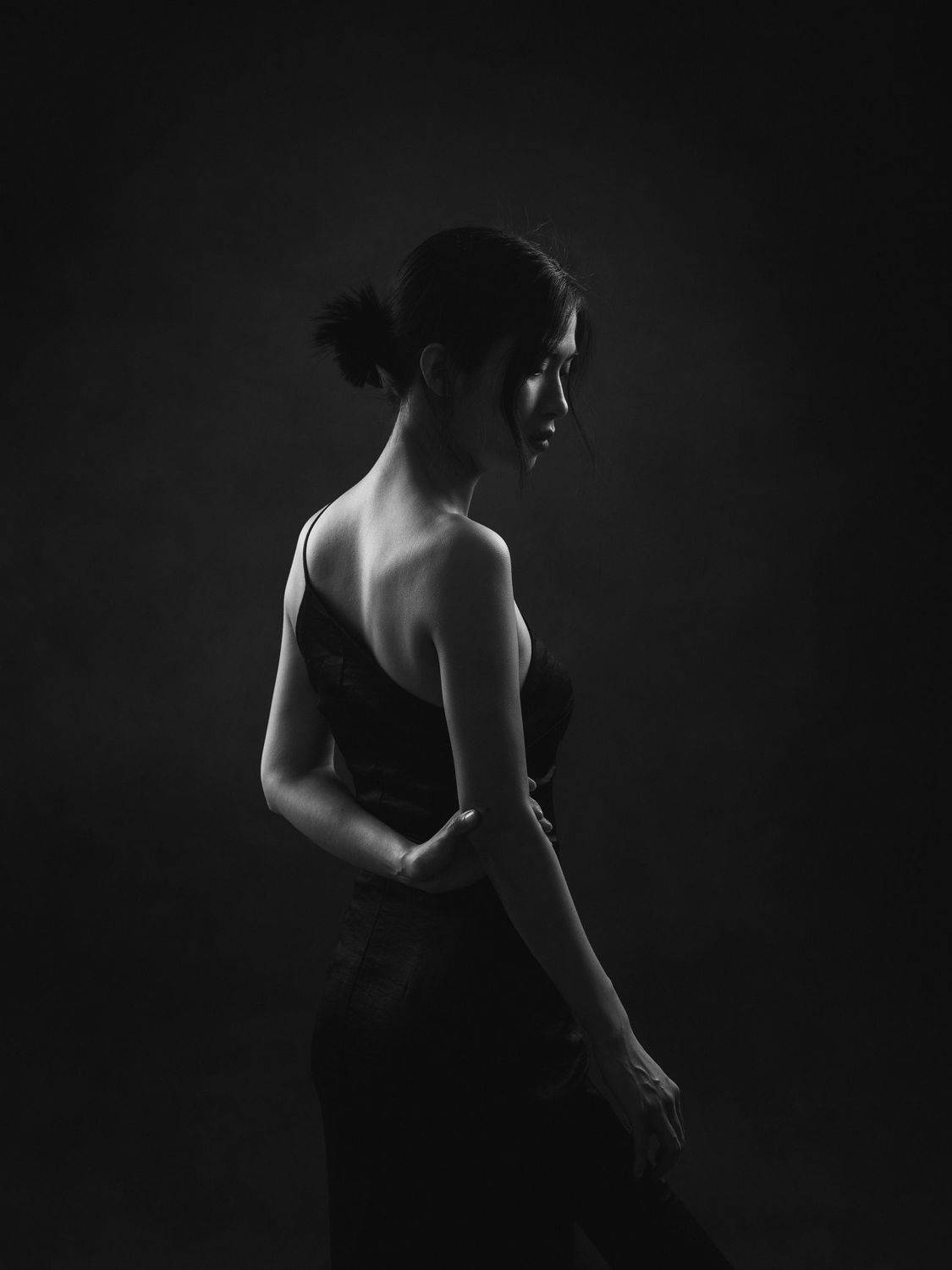 asian, vietnam, vietnamese, portrait, face, bw, black and white, b&w, monochrome, women, female, studio, dress, lowkey, Nguyen Hoang Viet