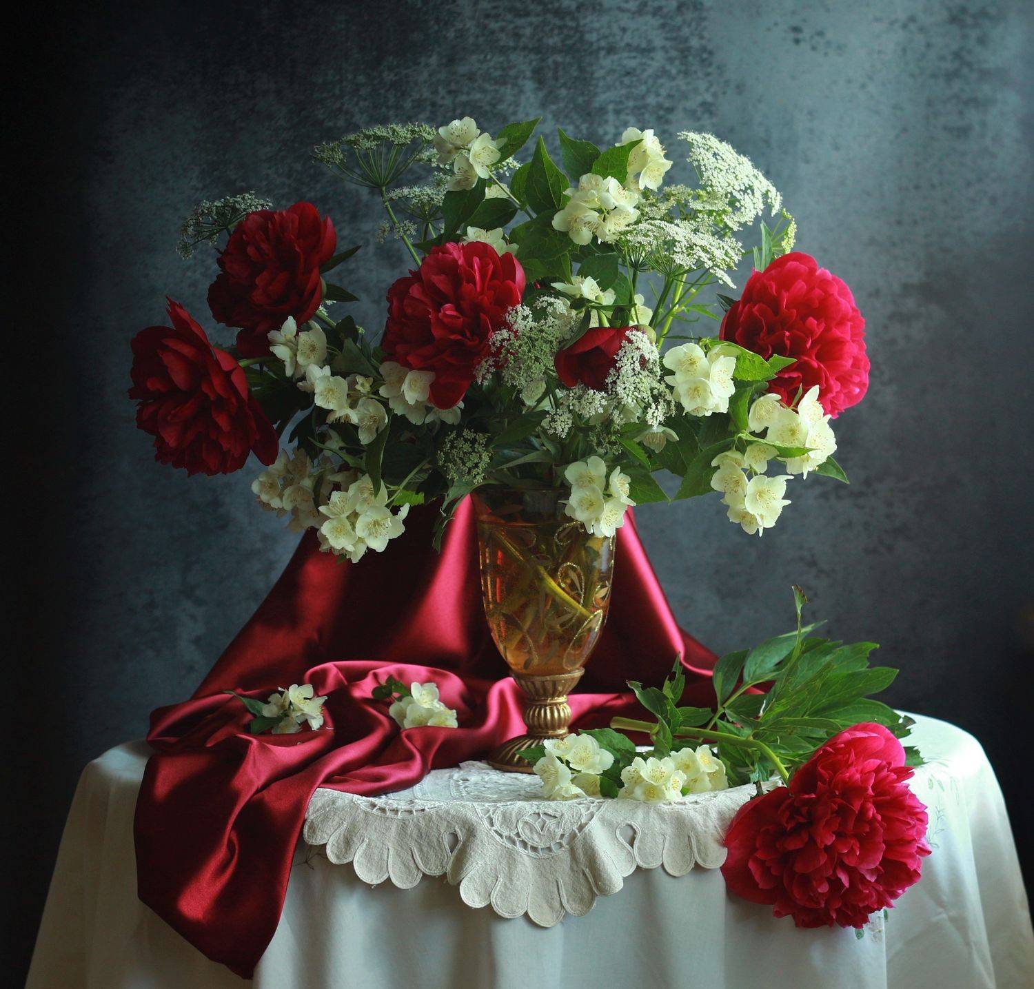 красные пионы красная ткань, Людмила Хрусталева*