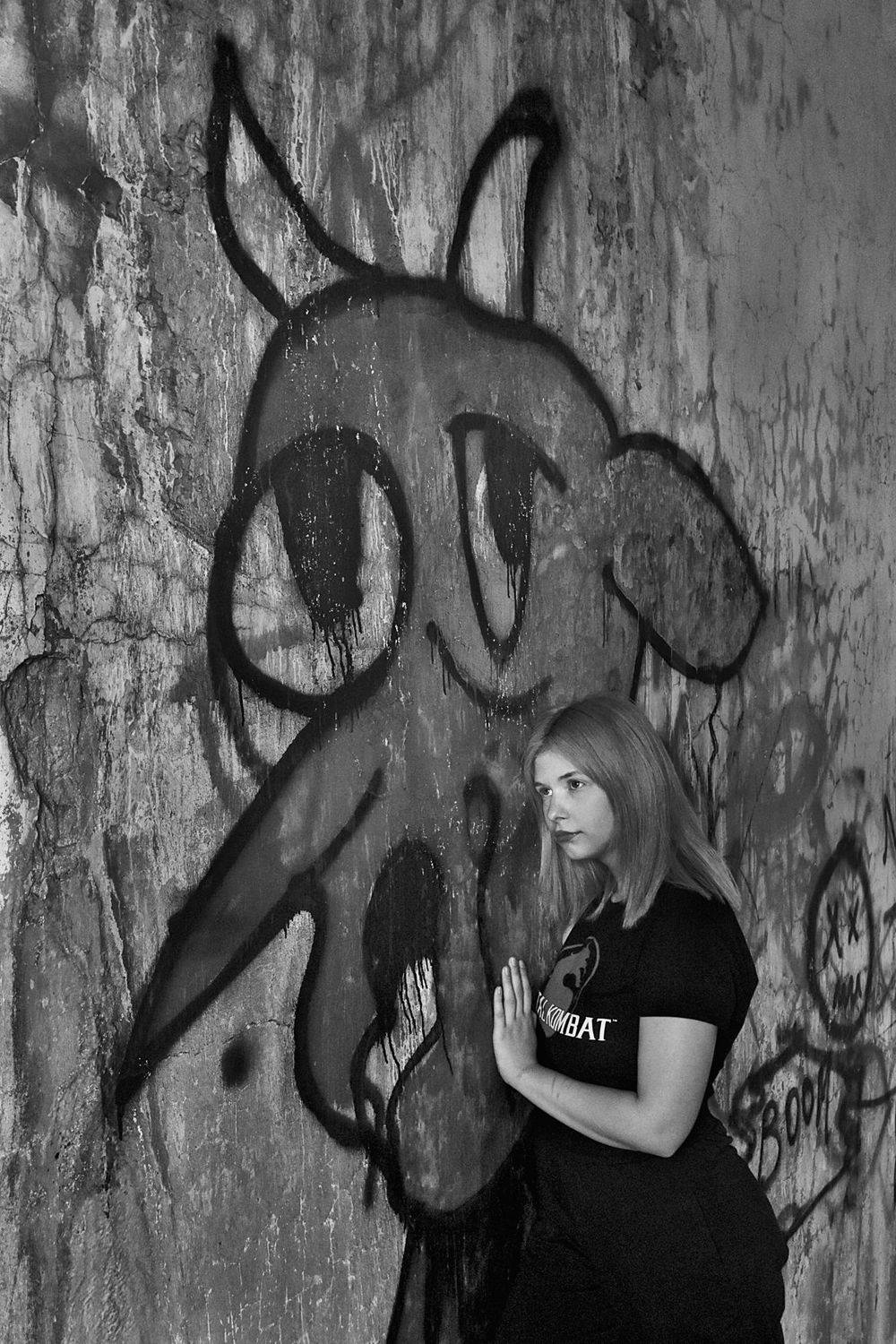 девушка, портрет, глаза, взгляд, волосы, апатиты, граффити, кировск, Николай Смоляк