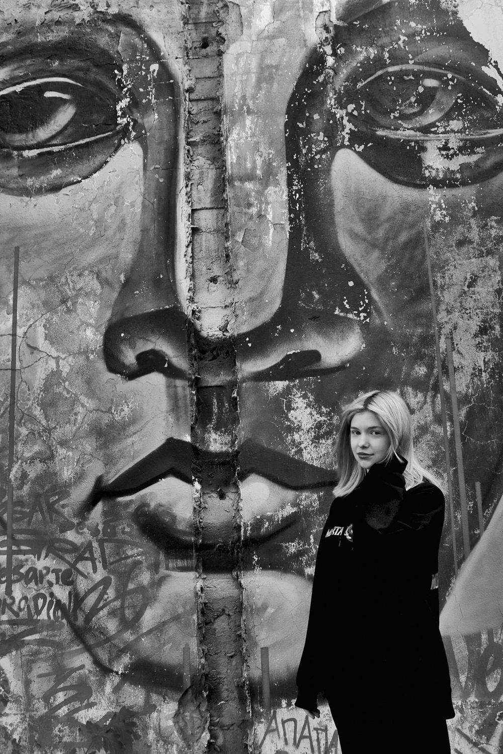 девушка, портрет, глаза, взгляд, волосы, апатиты, граффити, кировск, Николай Смоляк