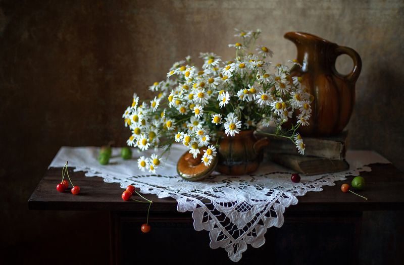 миламиронова, фотонатюрморт, stillife, лето, натюрмортсцветами, букет, ромашки, ягоды, черешня, кувшин Ромашково-черешневый... фото превью