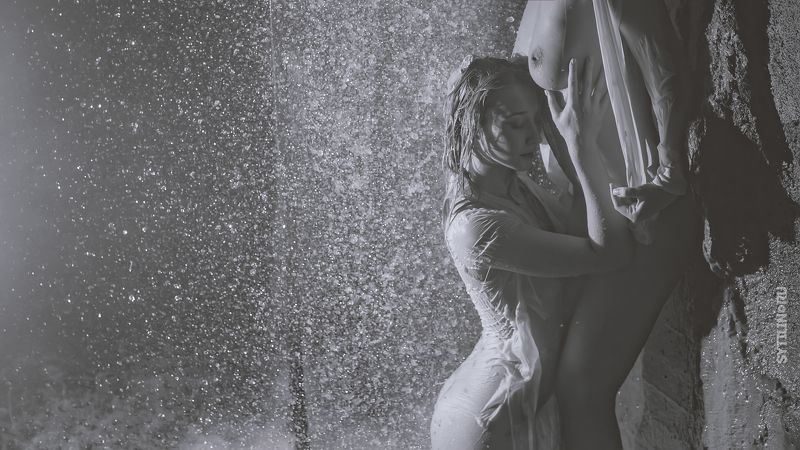 девушки, ню, подруги, ласка, близость, лесбийский, нежность, страсть, пара, двое, поток, вода, мокрый, рубашка, тело, подземелье, порок, любовь, любить, грудь, обнаженный, голый, стена, влажный, бетон, камень, каменный,  Эстетика порока фото превью