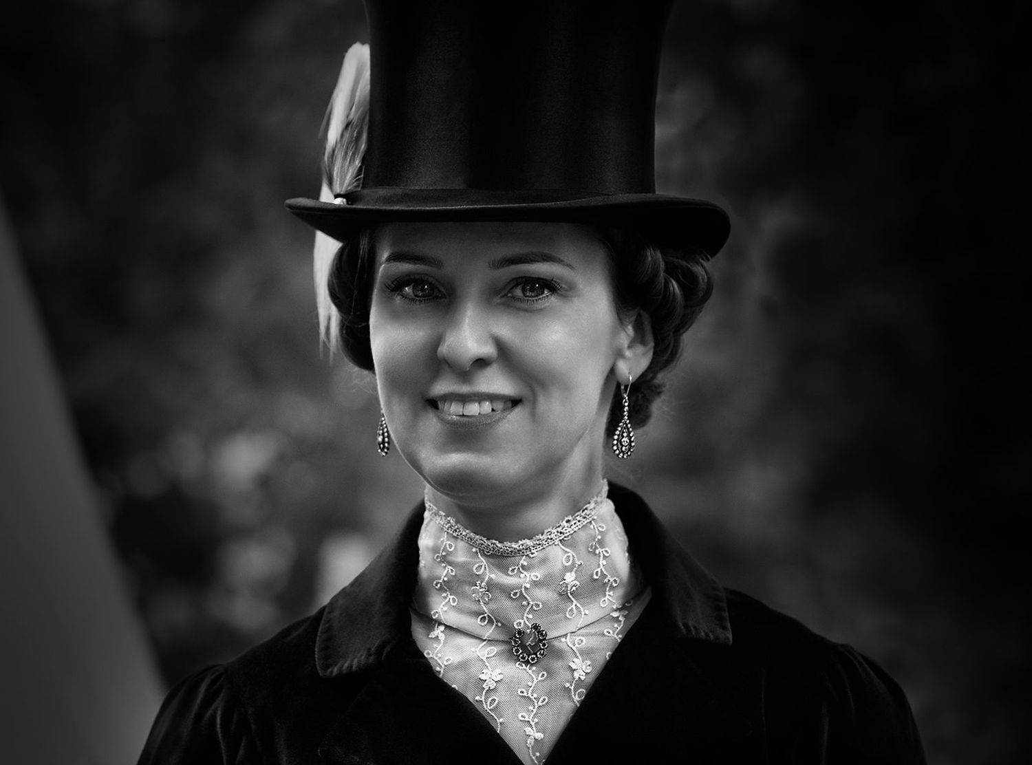 чб фото, времена и эпохи, жанровый портрет, уличный женский портрет, Vera Trandina