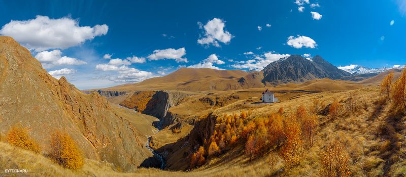 панорама, урочище, Джилы-Су, природа, Кабардино-Балкария, осень, облака, Северный Кавказ, достопримечательность, тур, экскурсия, туризм, ущелье, приэльбрусье,  Панорама урочища Джилы-Су в Кабардино-Балкарии. Северный Кавказ. Россия фото превью