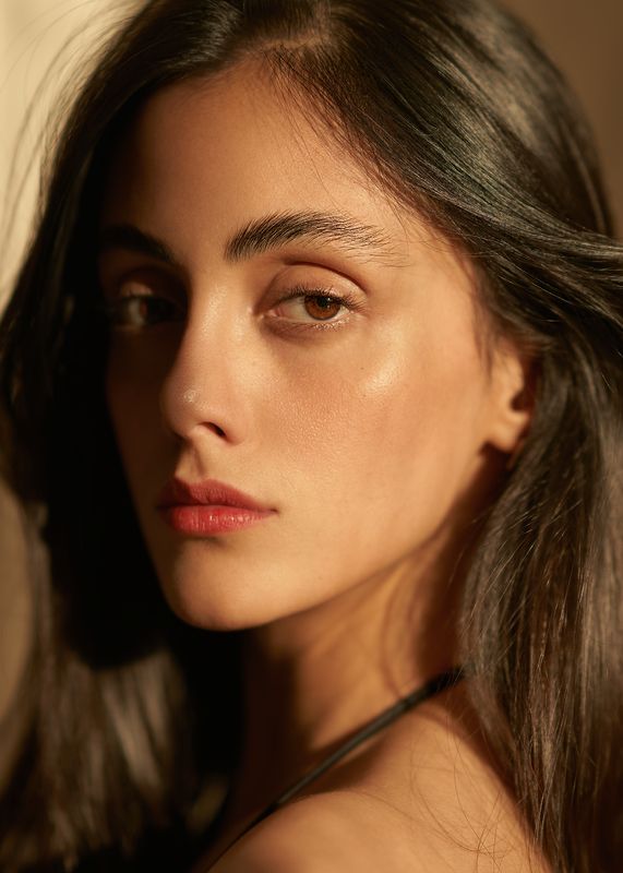 portrait dramatic light model girl photographer beauty art  Rom фото превью