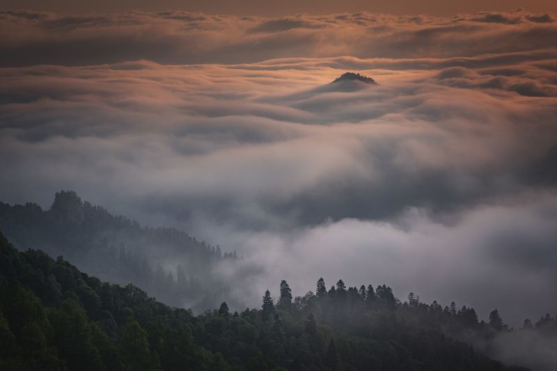 большой_тхач, краснодарский_край, адыгея, россия, пейзаж, закат, туман, облака, горы, природа Плывущий в закатном свете фото превью