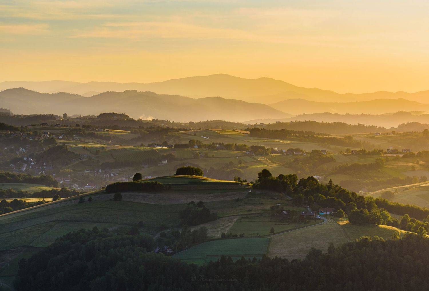 polska, polandways, poland, discoverearth, amazingshots, polishexplorers, beskidsądecki, discoverpoland, europetravel, exploretocreate, traveltheworld, landscapelovers, wolakrogulecka, sunset, mountains, ourplanetdaily, wonderfulplaces, chiaroscuro,  Marcin Dobrowolski