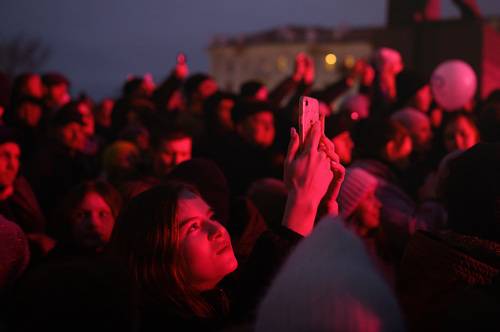 Девушка с телефоном