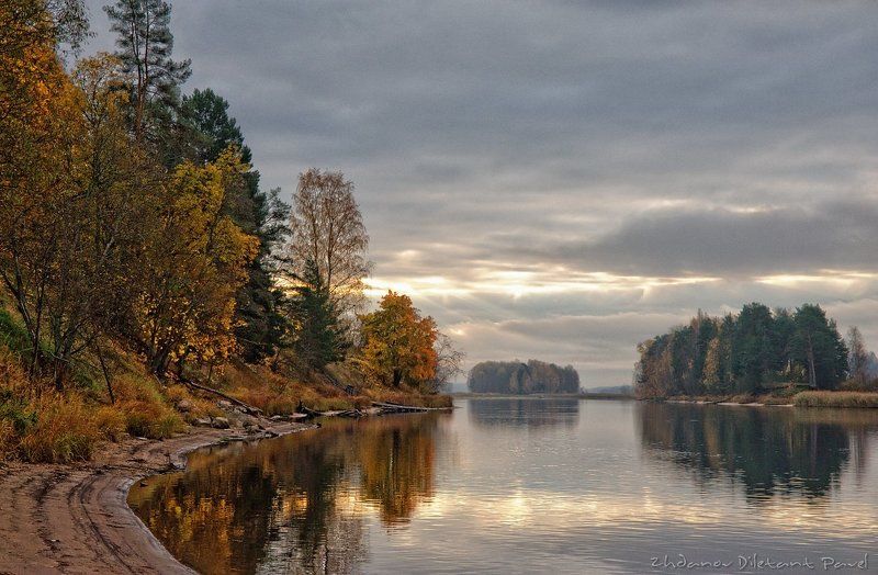Лен.облась_выборгский район, Осень, Посёлок Лесогорский, Река Вуокса Серый день ползет лениво. фото превью