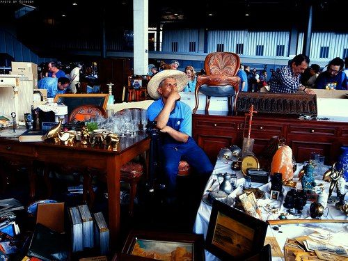 BCN. Flea market seller.