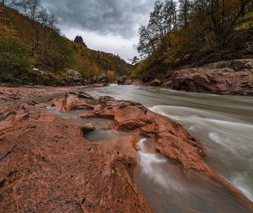 Осень гранитного каньона Белой реки