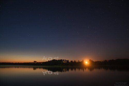 Август