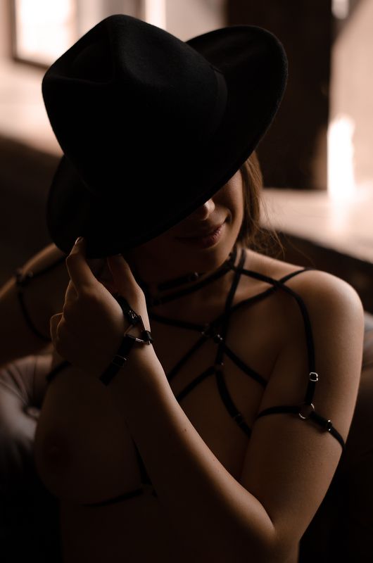 artisticnude, artnude, breasts, erotic, erot Hat and straps фото превью