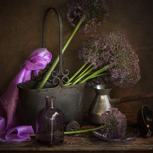 натюрморт, лук, драпировка, сиреневый, Лионелла Зимина