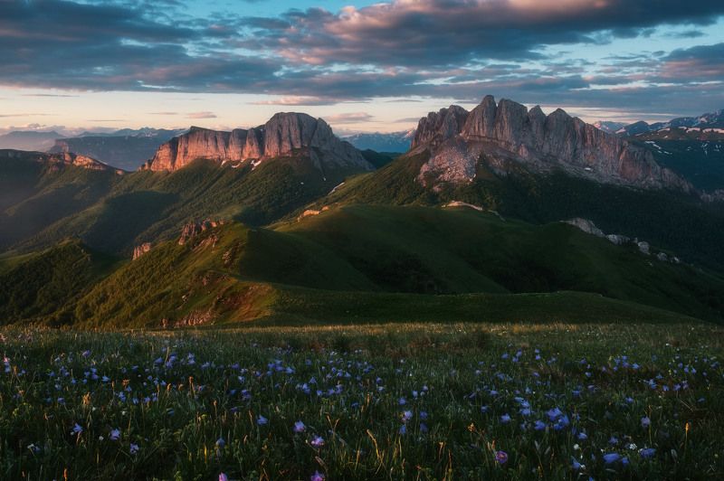 россия, адыгея, кавказ, большой тхач, природный парк, горы, хребет, цветы, рододендрон, лето, рассвет, природа, пейзажссия, забайкальский края, забайкалье, кодар, сибирь, природа, пейзаж, наледь, чарские пески, трещина, лед Ачешбоки фото превью