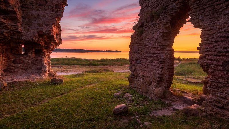 пейзаж, замок, эстония, море Руины на берегу моря фото превью