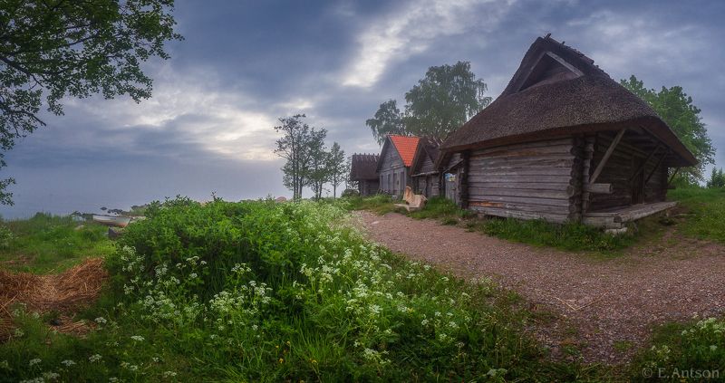 пейзаж, эстония Рыбацкие амбары на берегу моря фото превью
